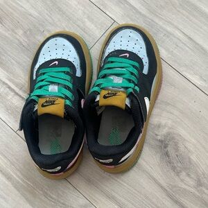 Kids nike force 1 : lightly used
